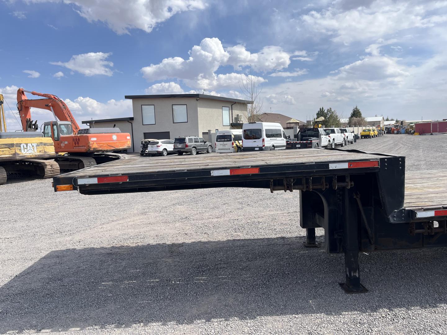 ./imagenes/INVOICE/2019/18090/STEP DECK TRANSCRAFT DTL-3000 (20).JPG